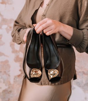 SAPATO PEEP TOE EM COURO